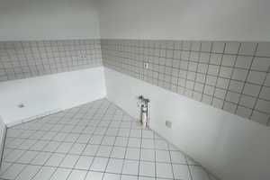 1. OG/ großes Wohnzimmer + Balkon / Stellplatz mögl. ! – Palmstraße 8, 9130 Chemnitz – Vorschaubild 10