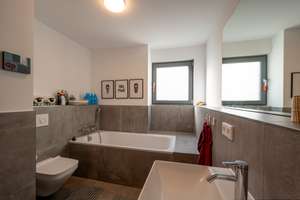 Exklusive Architekten-DHH mit Innenhof & großer Duplex-Garage Bestlage Frankfurt-Riedberg-Westflügel – Die vollständige Adresse der Immobilie erhältst du vom Anbieter., 60438 Kalbach-Riedberg, Frankfurt am Main – Vorschaubild 13