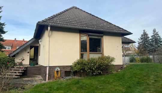 Bild von Haus + Grundstück in guter Lage Hanaus - Anwesen mit 1200 qm und viel Potential