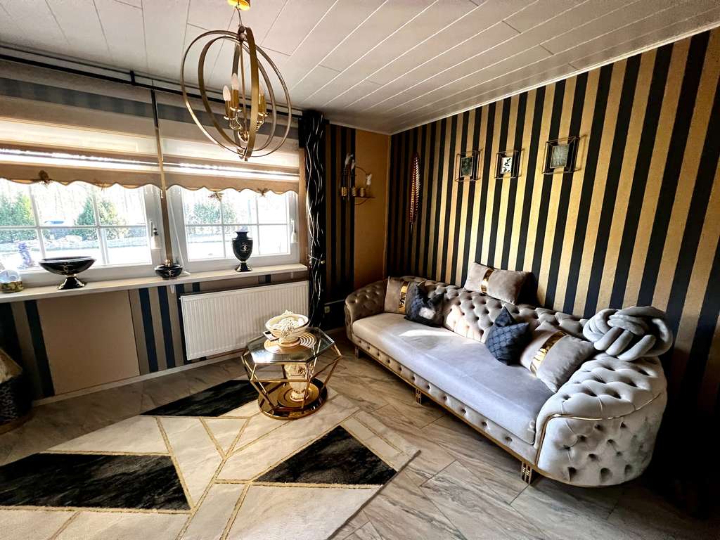 Immobilie in Hambühren - Großzügiges Zweifamilienhaus in Hambühren! Großes Grundstück ! / weiteres Bauland vorhanden ! - Bild 2