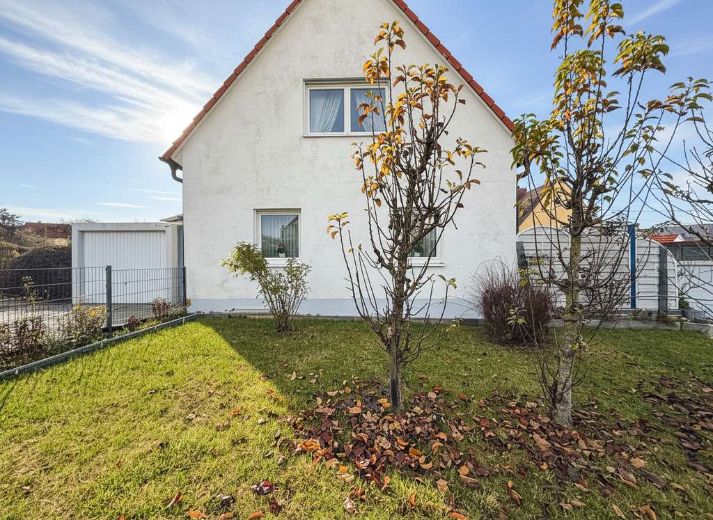 Immobilie in Wemding - Bezugsfertiges Einfamilienhaus mit Garage, Garten und Balkon - Bild 1