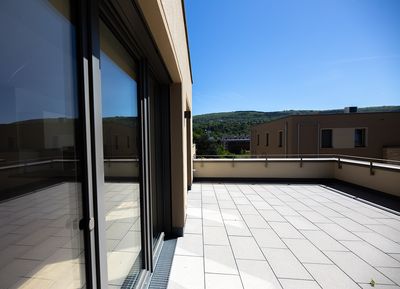 Modernes Wohnen über den Dächern: 3-Zimmer-Wohnung mit Dachterrasse