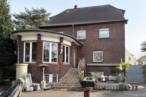 Wunderschönes Zweifamilienhaus mit großem Gartenparadies – Top Lage in Porz-Wahn