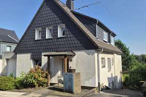 Bereit für ein Comeback! Freistehendes Einfamilienhaus mit rd.183 m² und Südgarten in Fischlaken – Die vollständige Adresse der Immobilie erhältst du vom Anbieter., 45239 Fischlaken, Essen – Vorschaubild 3