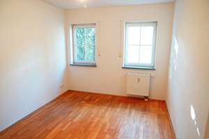 Moderne 2-Zimmer-Maisonette-Gartenwohnung mit zwei Hobbyräumen und großem Garten in Waldtrudering  – Togostraße 4, 81827 Waldtrudering, München – Vorschaubild 3