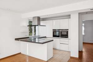 Stilvolle Maisonettewohnung in ruhiger Bestlage – lichtdurchflutet, modern und sofort bezugsbereit – Die vollständige Adresse der Immobilie erhältst du vom Anbieter., 22589 Sülldorf, Hamburg – Vorschaubild 4