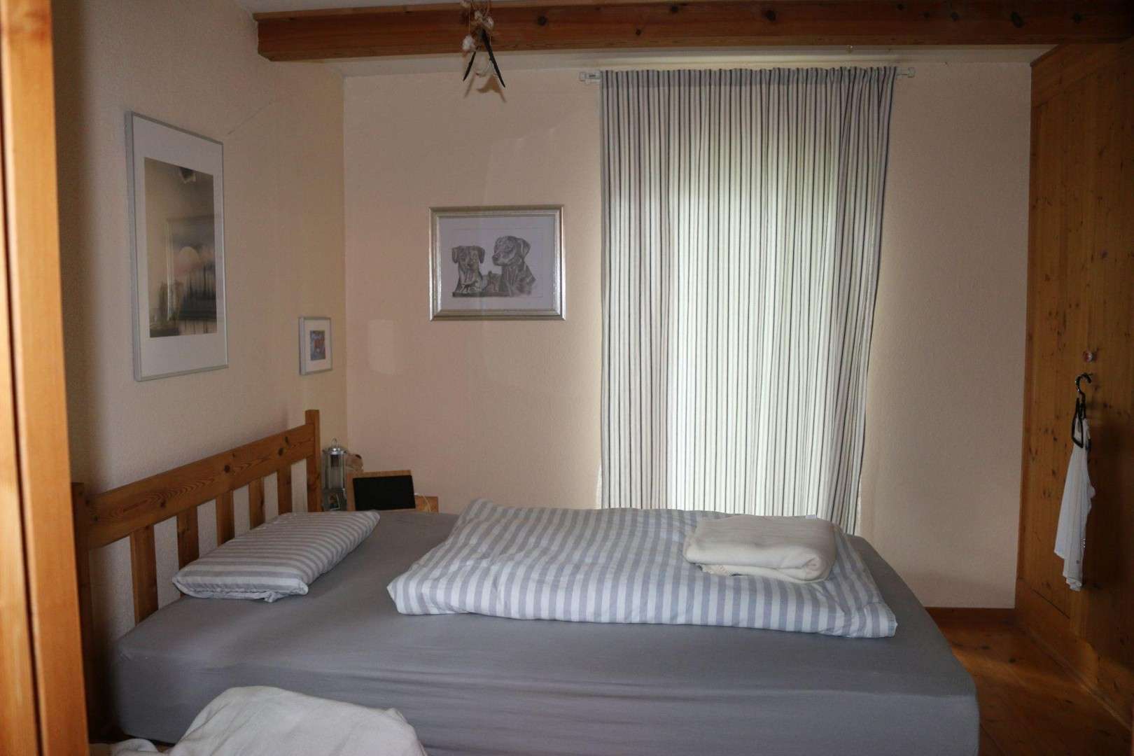 Immobilie in Olzheim - Holzblockbohlenhaus mit Pferdestall, Longierhalle, Paddock und arrondiertem Weideland - Bild 0