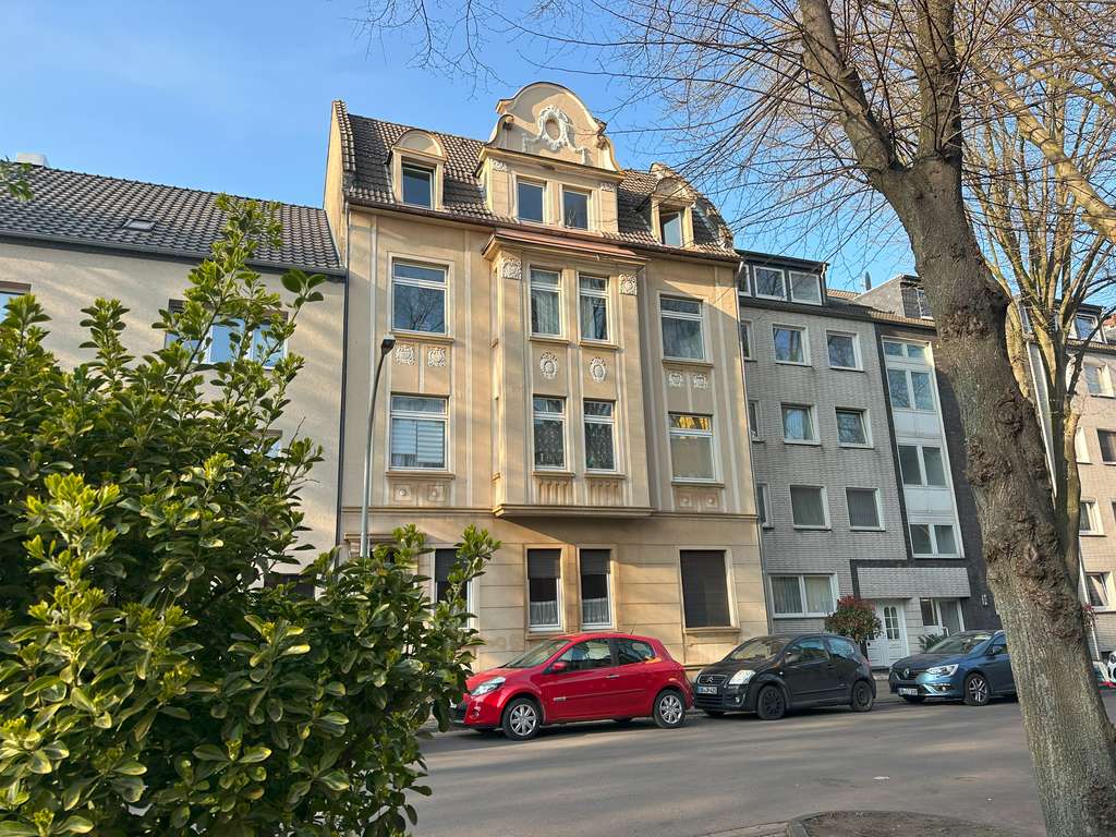 Reines MFH mit großen Wohnungen – Garten und Garage!
