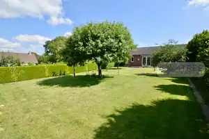 EINFAMILIENHAUS-ENSEMBLE AUF EINEM PARKÄHNLICHEN GRUNDSTÜCK MIT MASSIVEM GARTENHAUS – Segeberg (Kreis) – Vorschaubild 26