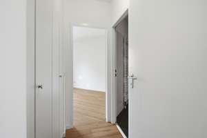 Besonderes Wohngefühl: 3 Zimmer mit Terrasse, Gartenanteil & Tiefgarage in Heiterblick! – Maulwurfweg 1, 4329 Heiterblick, Leipzig – Vorschaubild 6