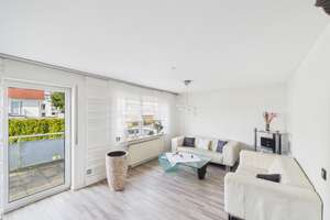 EE-Klasse A. Helles, modernes RMH, Garage, Stellplatz, TLB, EBK, Gäste WC, Balkon, Terrasse, Garten – Die vollständige Adresse der Immobilie erhältst du vom Anbieter., 73734 Berkheim, Esslingen am Neckar – Vorschaubild 7