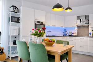 Stuttgart-West: Moderne 2,5-Zi.-Wohnung mit Terrasse, kleiner Garten & TG – Die vollständige Adresse der Immobilie erhältst du vom Anbieter., 70176 Rosenberg, Stuttgart – Vorschaubild 2