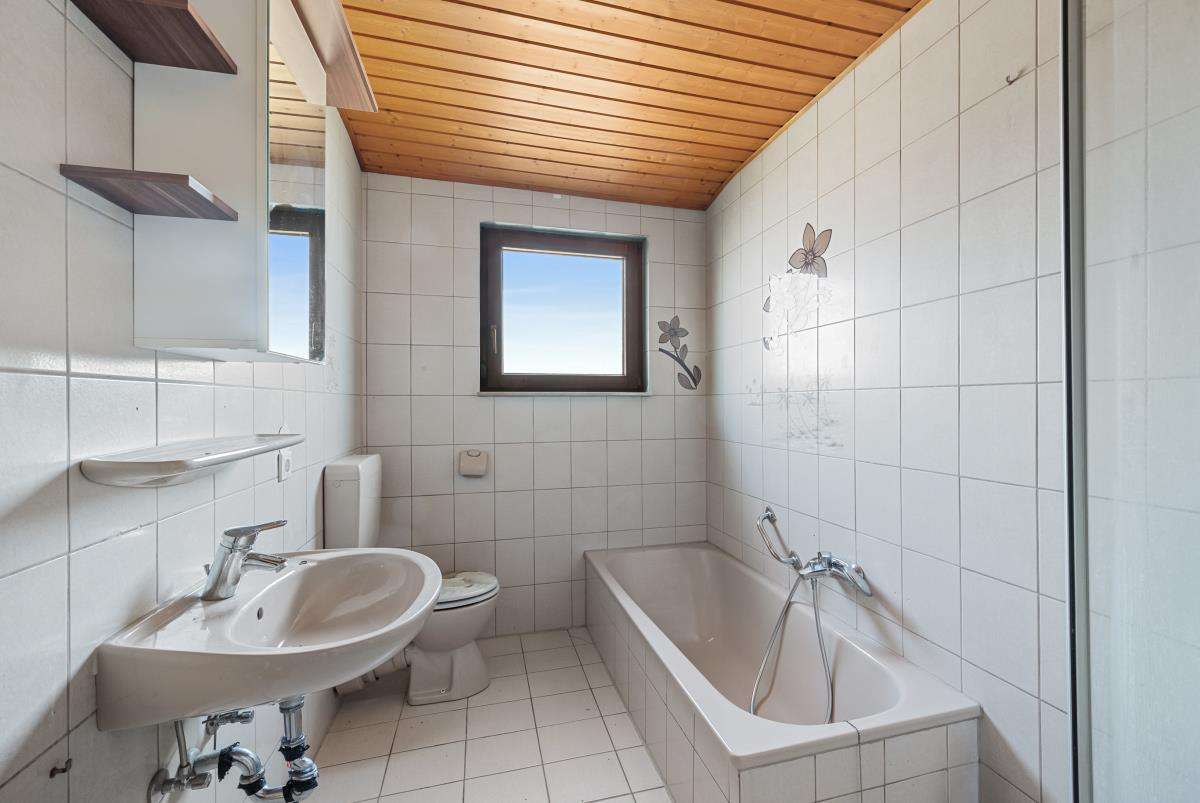 Immobilie in Bisingen - Helle, gut aufgeteilte 3 Zi.-Whg. mit Garage in ruhiger Lage von Bisingen-Steinhofen! - Bild 0