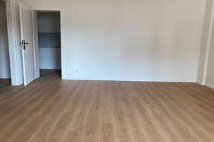 Teilmodernisierte 2-Zimmer-Wohnung mit Balkon (1.OG) – 61 m² – zentrale Lage – Moerserstrasse 79, 47803 Cracau, Krefeld – Vorschaubild 1