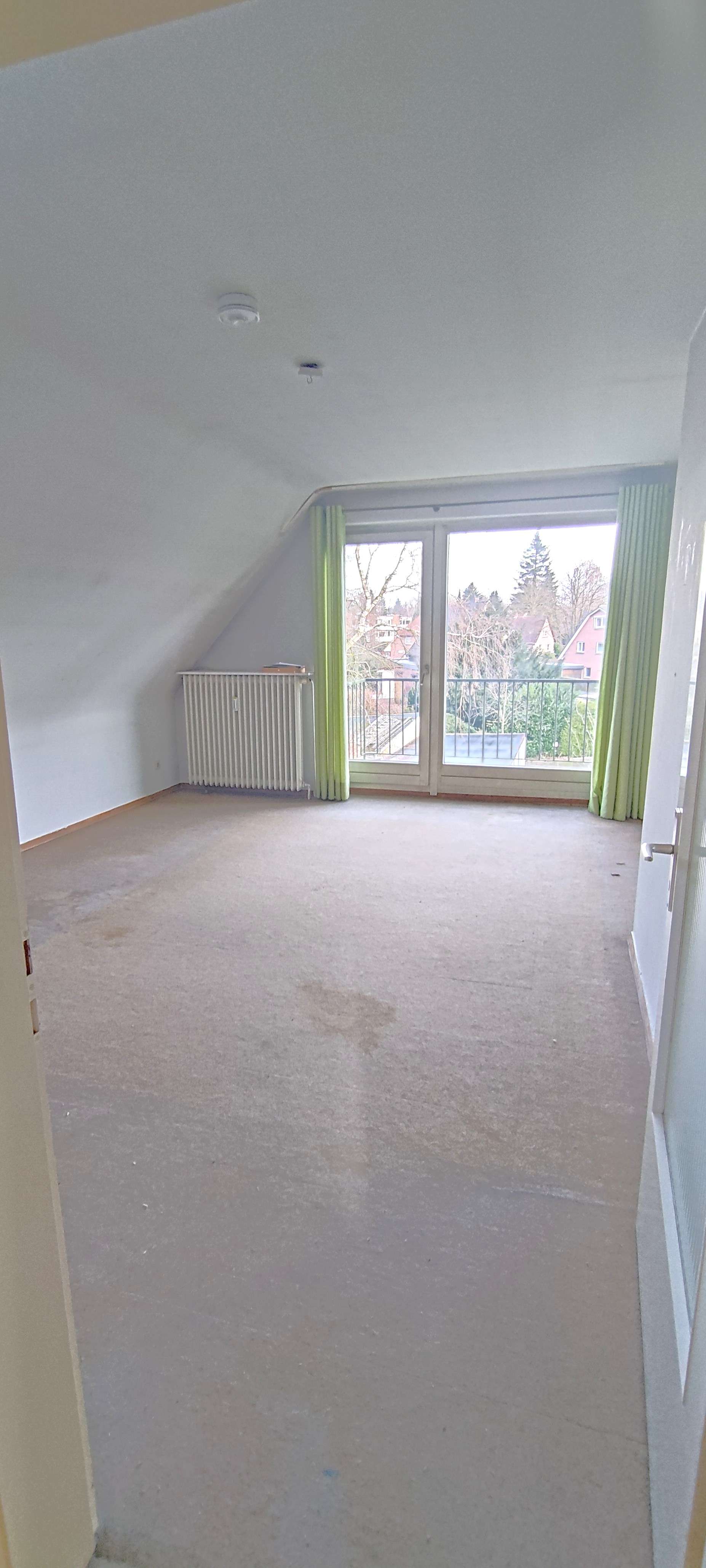 Renovierungsbedürftige 2-Zi.-DG-Whg. Nähe U-Bahn "Berne" mit Balkon und Garage, Hamburg – Bild 4