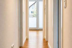 Wie ein eigenes Haus! Maisonettewohnung mit separatem Eingang, Terrasse und Garten! – Am Leymberg 9, 56075 Karthause Flugfeld, Koblenz – Vorschaubild 4