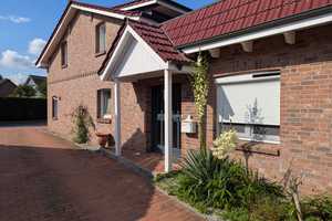 Geräumiges, preiswertes und saniertes 5-Raum-Einfamilienhaus mit lux. Innenausstattung in Alveslohe – Peterstraße 26, 25486 Segeberg (Kreis) – Vorschaubild 1