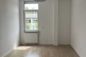 Schöne helle Wohnung mit drei Zimmern in Stuttgart Bad Cannstatt – Waiblingerstraße ..., 70372 Stuttgart – Vorschaubild 1