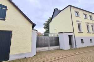 GROßZÜGIGES WOHNHAUS; IDEAL ALS EIN-ODER ZWEIFAMILIENHAUS – Tiestraße 4, 39179 Börde (Kreis) – Vorschaubild 1