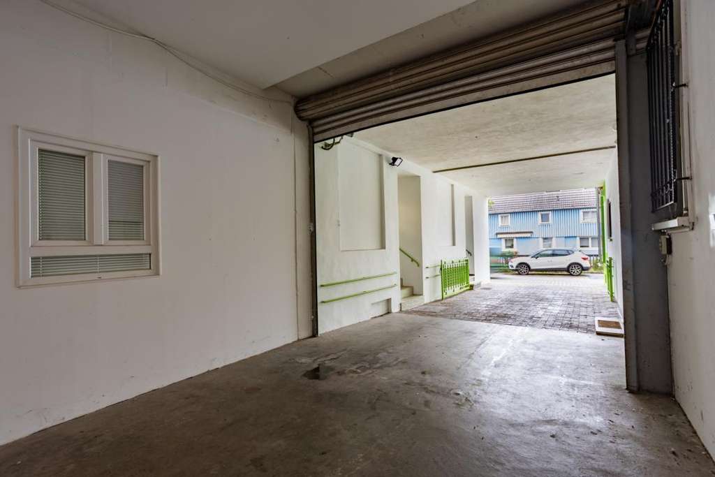 Immobilie in Rheinmünster - Wohn- und Geschäftshaus mit 3 Wohnungen, Gewerbeanteil und ca. 180 m² Lager - Bild 4