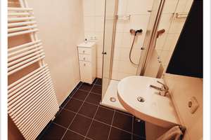 Topausstattung mit traumhafter Aussicht: PV, Speicher, separates Apartment, Ausblick uvm. – Die vollständige Adresse der Immobilie erhältst du vom Anbieter., 96269 Großheirath – Vorschaubild 19