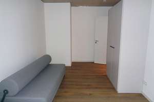 WG-Zimmer im Campus Nähe FH, moderne Ausstattung, Design-Möbel, Einbauküche, Duschbad, Terrasse – Merianstraße 8, 33615 Dornberg, Bielefeld – Vorschaubild 4