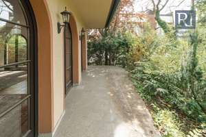 Charmante Villa auf parkähnlichem Anwesen – Die vollständige Adresse der Immobilie erhältst du vom Anbieter., 97074 Frauenland, Würzburg – Vorschaubild 11