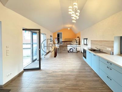 Großzügiges Einfamilienhaus mit Anbau, Garten und viel Platz für die Familie