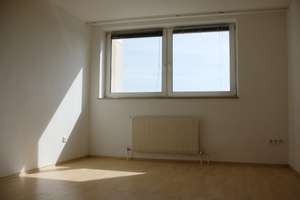 Frisch renovierte 2-Zimmer-Wohnung mit Panoramablick & Südbalkon – Schöpfstraße 33, 90480 Gleißhammer, Nürnberg – Vorschaubild 10