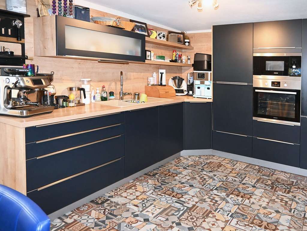 Immobilie in Bad Waldsee - Saniertes Großfamilienhaus mit zusätzlichem Grundstück und Wohnmobil-Carport bei Bad Waldsee - Bild 3