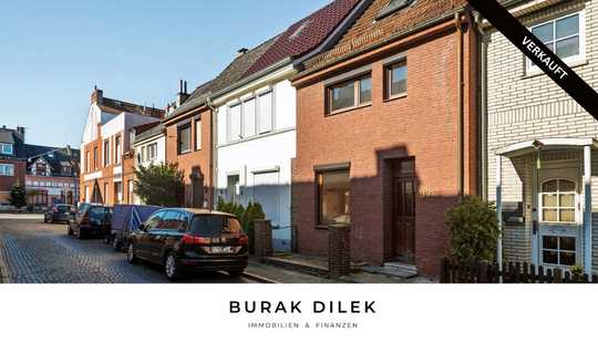Bild von KÄUFERPROVISIOSNSFREI: Renovierungsbedürftiges Reihenmittelhaus in begehrter Lage steht zum Verkauf!