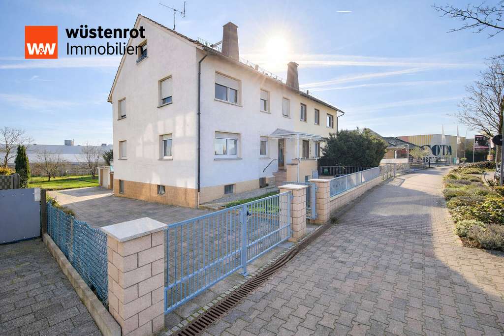 Immobilie in Gründau - Vermietetes 3-Familienhaus mit Cashflow, Potenzial, Garagen & großem Grundstück in Gründau-Lieblos! - Bild 0