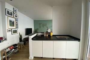 Vollmöbilierte, moderne Wohnung mit Loggia
