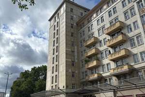 Sofort verfügbare 3-Zimmer-Wohnung im 3. Obergeschoss am Strausberger Platz – Die vollständige Adresse der Immobilie erhältst du vom Anbieter., 10243 Friedrichshain, Berlin – Vorschaubild 2