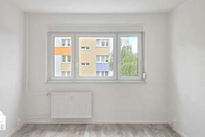 Weitblick inklusive: Frisch renoviertes Wohlfühldomizil im 4. Obergeschoss – 6128 Südstadt, Halle (Saale) – Vorschaubild 1