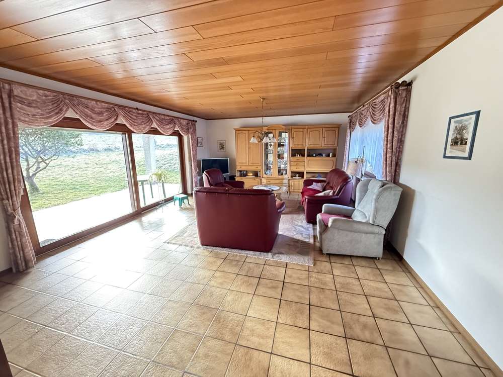 Immobilie in Steimel - Ansprechendes Einfamilienhaus mit außergewöhnlichem Raumangebot in ruhiger Ortsrandlage - Bild 1