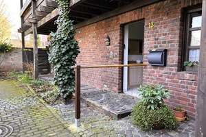 Haus mit Historie und 
2 Wohneinheiten, Garten & Garage.