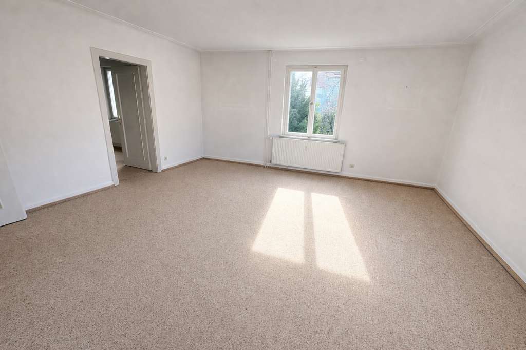 Immobilie in Trossingen - Attraktives Mehrfamilienhaus mit großem Garten und Entwicklungspotenzial - Bild 2