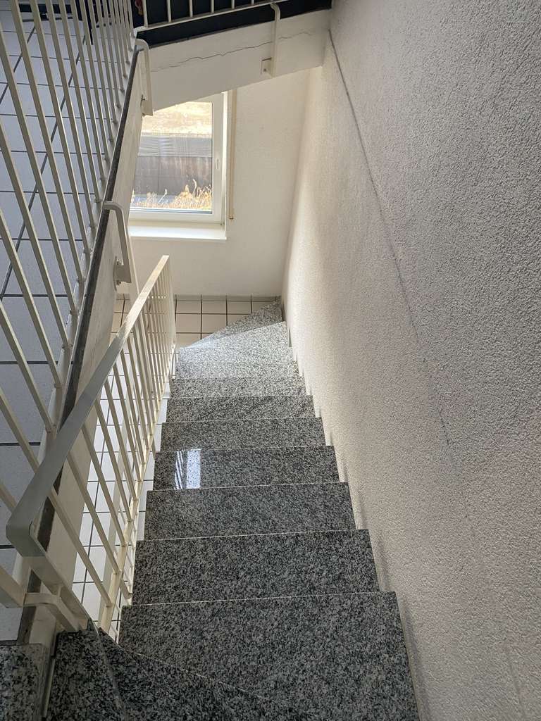 Immobilie in Guntersblum - Sehr schöne 3 Zimmer Dachgeschoss Wohnung mit 2 PKW-Stellplätzen für Kapitalanleger o. Eigennutzung - Bild 4