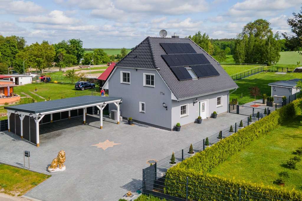 Immobilie in Falkenberg - A+ Energieeffizienz! Modernes Einfamilienhaus Falkenberg - Luftwärmepumpe, Photovoltaik, Einbauküche - Bild 1