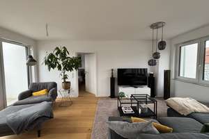 Super moderne & geräumige Wohnung mit zweieinhalb Zimmern sowie Balkon & EBK in KA