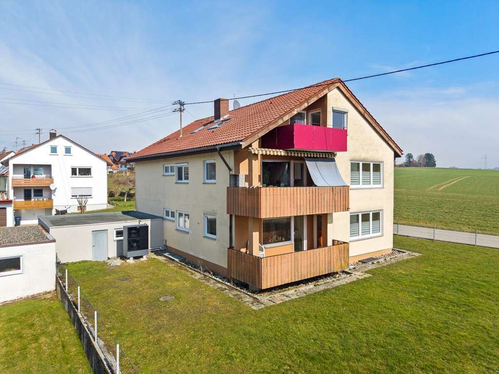 Immobilie in Eberhardzell - Modernisiertes Dreifamilienhaus mit neuer Wärmepumpe in Mühlhausen - Bild 1
