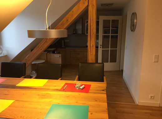 Möblierte 2,5-Zimmer-DG-Wohnung mit EBK, Galerie und Balkon in Schwabing-West, München