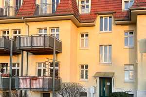 Wohnen mit Flair: 2-Zimmer-Wohnung in historischem Mehrfamilienhaus in Radebeul – Meißen (Kreis) – Vorschaubild 1