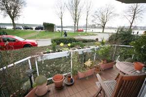 Helle 3-Zimmer-Hochparterre-Wohnung mit Rheinblick in Ddf-Hamm
