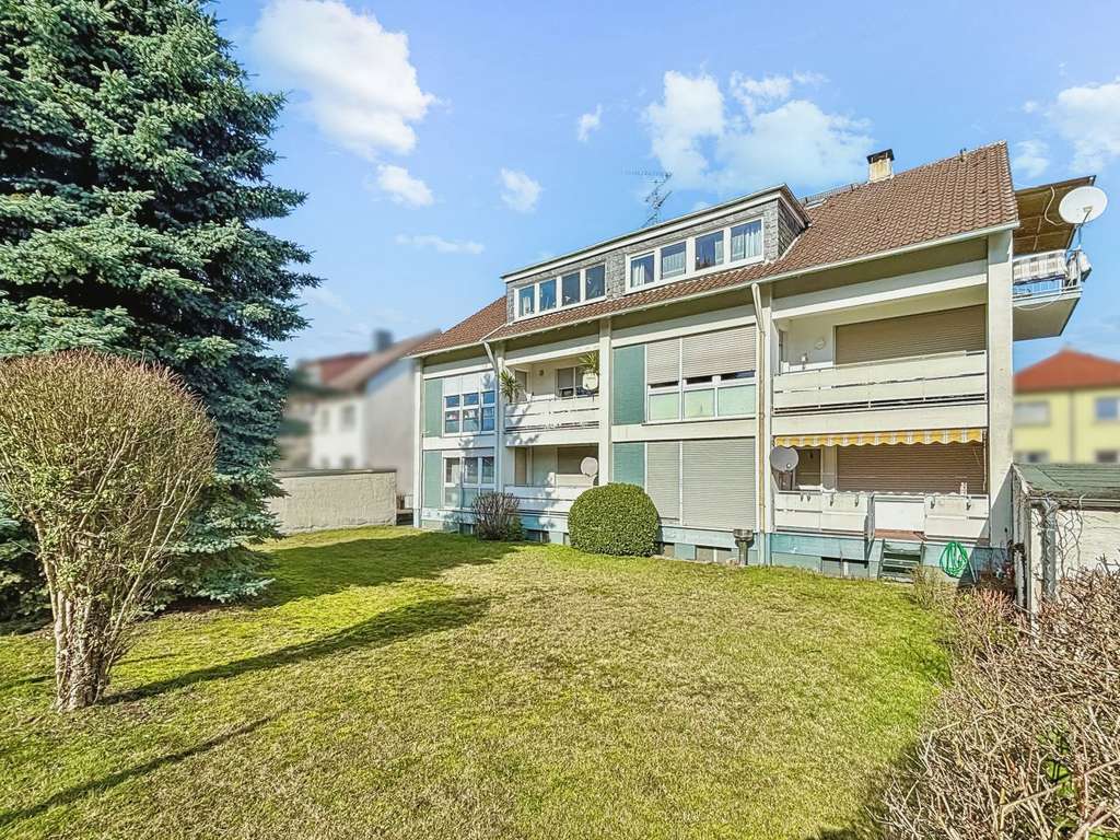 Immobilie in Obertshausen - 2 Doppelhaushälften mit je 3 Wohneinheiten und 3 Garagen auf großem Sonnengrundstück in Obertshausen - Bild 1