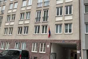 Bestes Lehel Isarnähe: Total neu ausgebaute 3 Zi. + Wohnkü. + Balkon WG geeignet