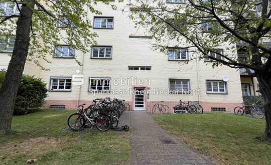Exklusive 3-Zimmer-Wohnung in kulturdenkmalgeschütztem Gebäude mit Balkon