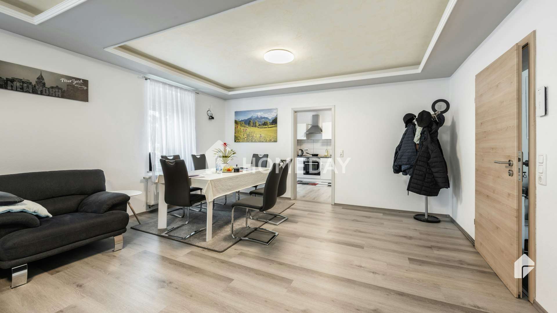 Immobilie in Maxhütte-Haidhof - Top gepflegtes Mehrfamilienhaus mit 4 WE's, 10 Garagen, Nebengelass und großem Grundstück. - Bild 1