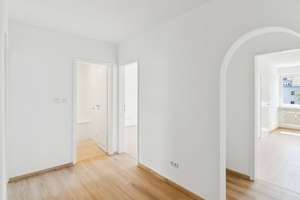 Rückzugsort in der Stadt: 3-Zimmer-Wohnung mit Loggia und Blick ins Grüne
